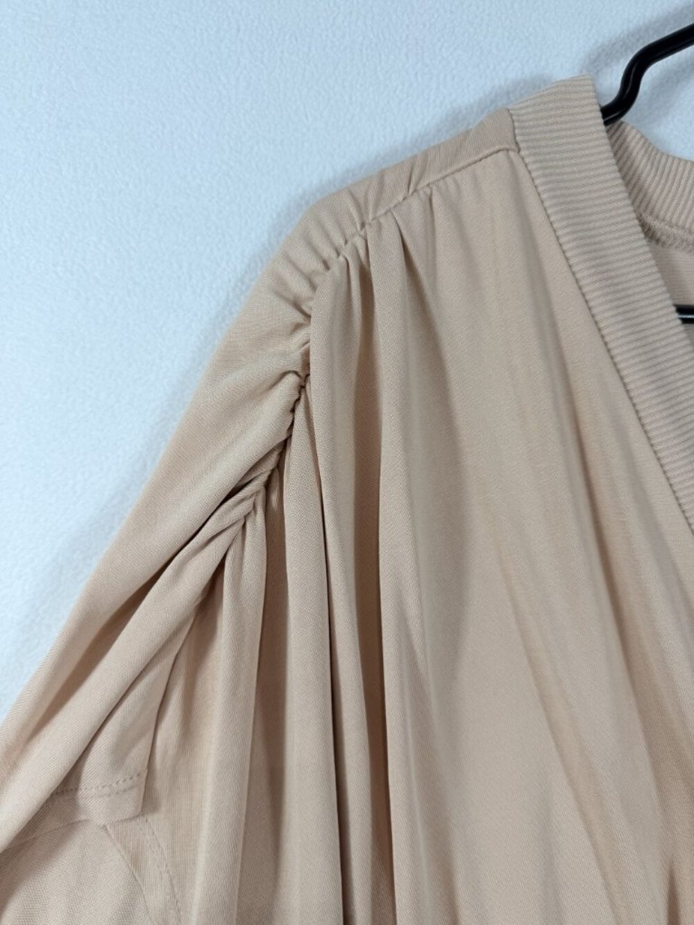 BCBGMAXAZRIA Women’s M Beige Surplice Dolman Sleeve Banded Hem Blouse - Picture 5 of 15